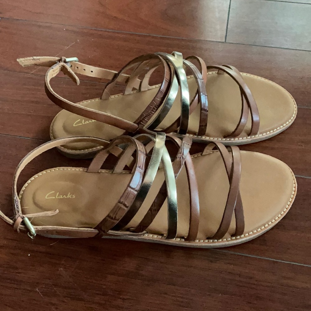 COPY - 🔥New! Clarks brown and gold sandals 9.5